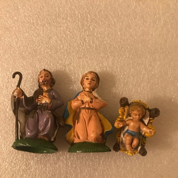 Vintage Nativity set-4 pieces. - Picture 10 of 16